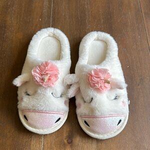 Size 12/13 FAO Schwarz kids unicorn faux fur slippers